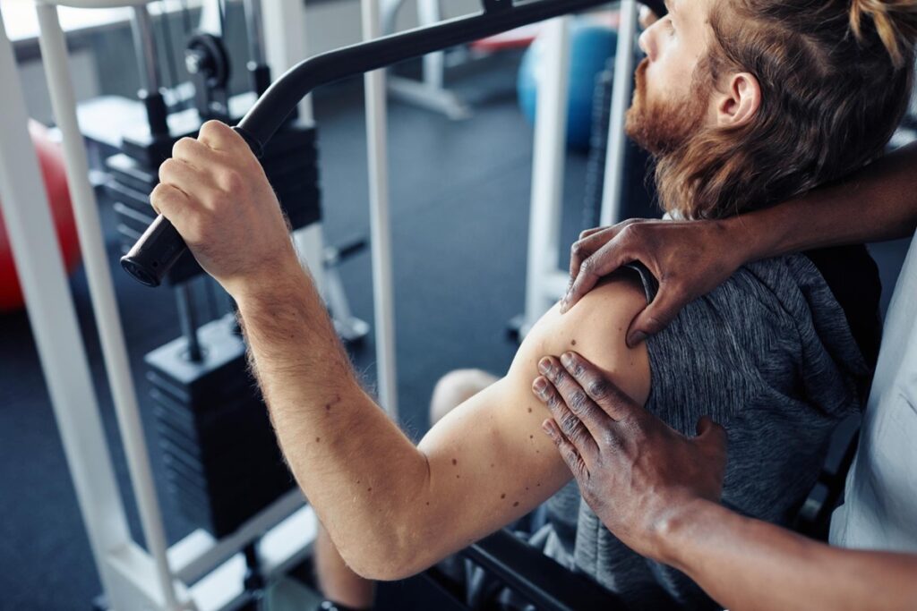 5 Tips Menghindari Overtraining pada Bahu